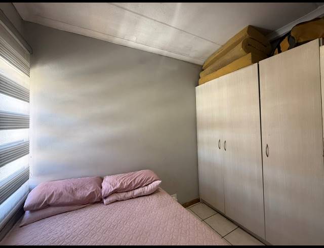 2 BEDROOM APARTMENT FOR SALE IN KEMPTON PARK CENTRAL